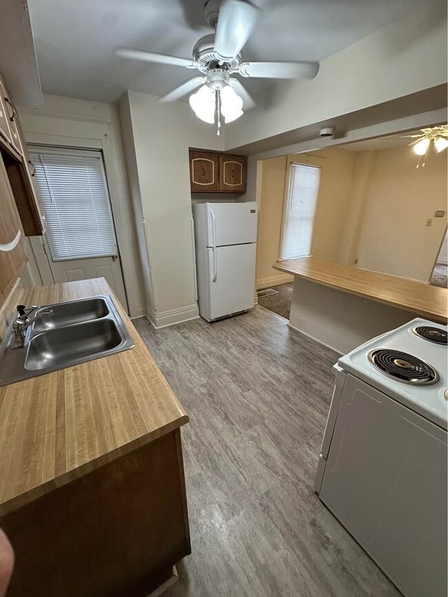 Building Photo - 506 S Walnut St