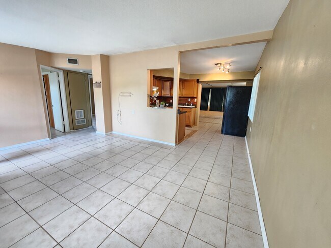 Foto del edificio - 655 Northmoor Ave N