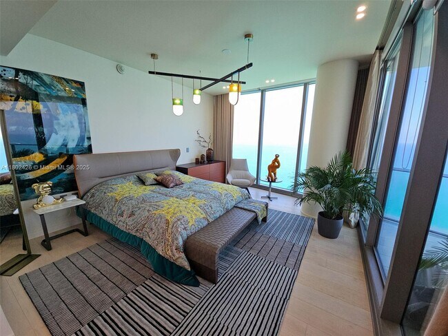 Foto del edificio - 15701 Collins Ave