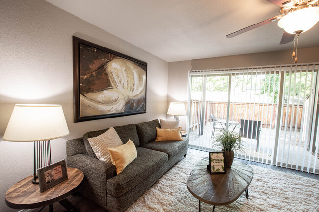 Foto del edificio - Selby Ranch Apartment Homes