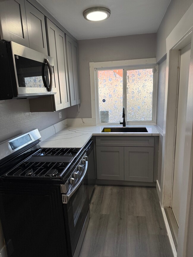 Building Photo - 3867 5th St