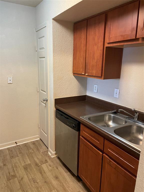 Foto del edificio - 8100 Creekbend Dr