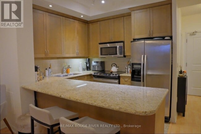 Building Photo - 628 Fleet St