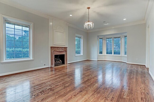 Building Photo - 3430 S Parkwood Dr