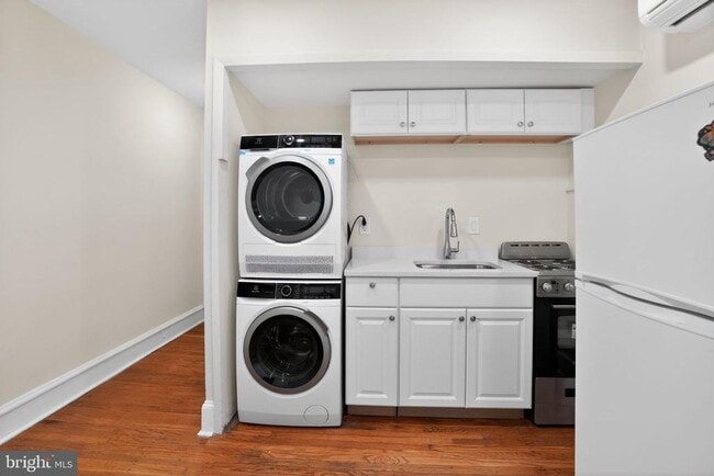 Building Photo - 257 S 21st St