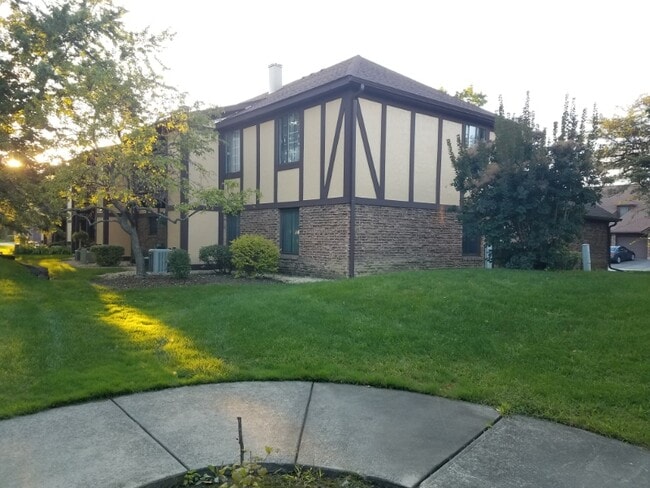 Building Photo - 1610 Thames Ct