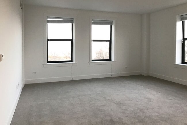 Interior Photo - Shoreland