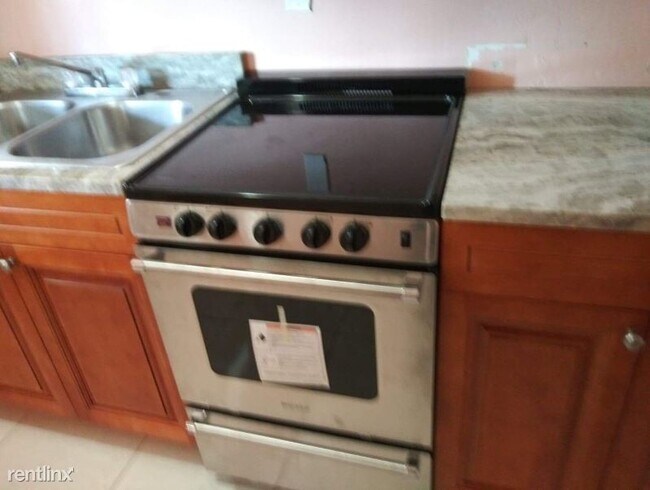 Foto del edificio - 5737 Shore Blvd S