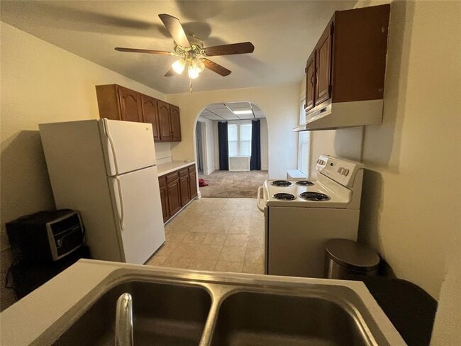 Foto del edificio - 3300 E Main St