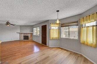 Building Photo - 913 Falconhead Ln