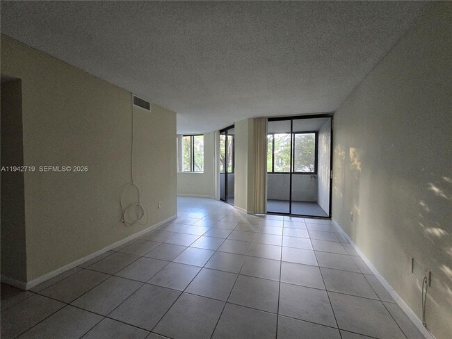 Foto del edificio - 8215 SW 152nd Ave