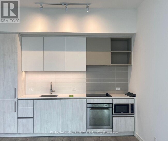 Photo du bâtiment - 1000 Portage Pkwy