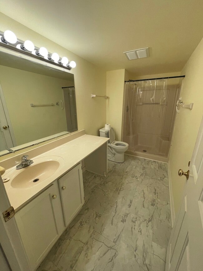 Building Photo - 706 Stonewall Ln