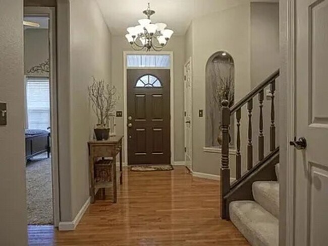 Foto del edificio - Here is your chance for a fancy 4 bedroom,...