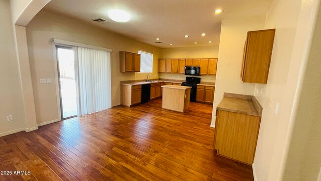 Foto del edificio - 44234 Askew Dr