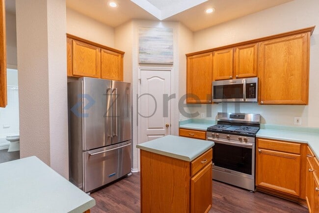 Building Photo - Unit