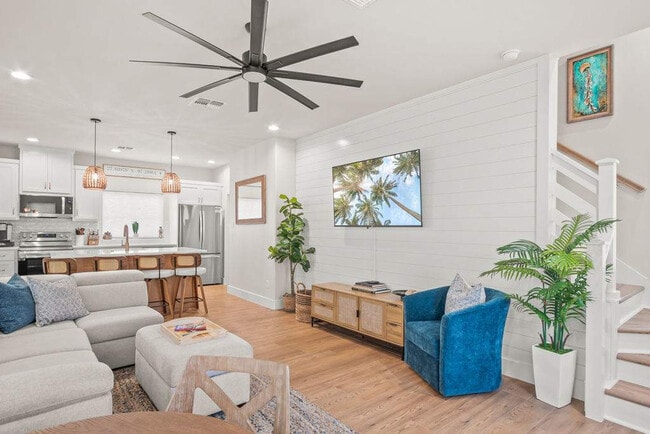 Building Photo - 14943 Leeward Dr
