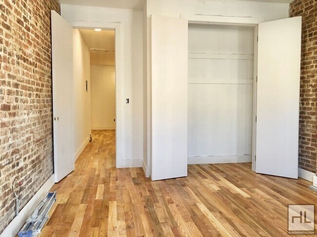 Foto del edificio - BEDFORD AVENUE / Amazing 3-Bed 1-Bath / Cr...