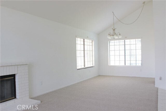 Foto del edificio - 26171 Camelot Ave