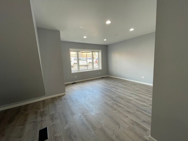 Sunny Living Room - 3014 S Broad St