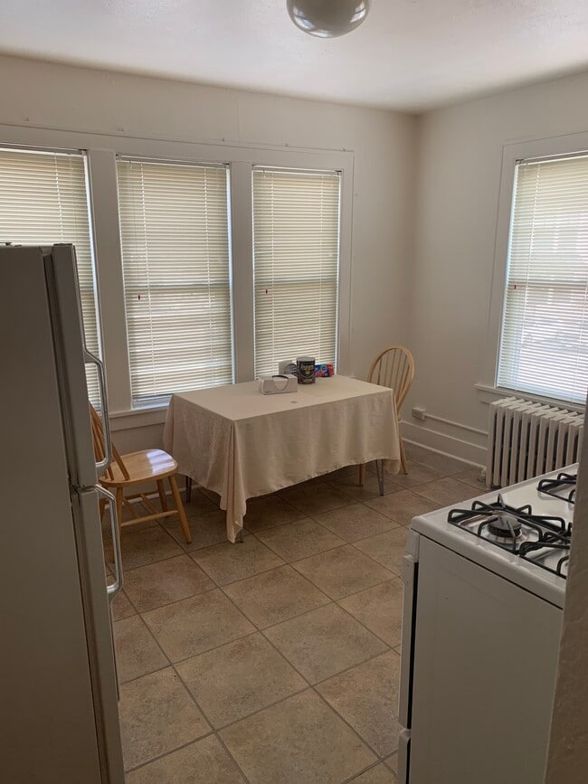 Nice kitchen - 6 E Benton Ave