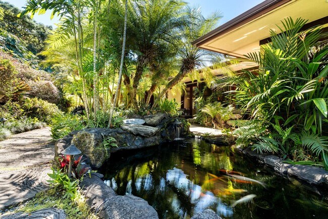 Foto del edificio - Luxury furnished 4 bedroom 3 bathroom with pool, spa, and outdoor showers