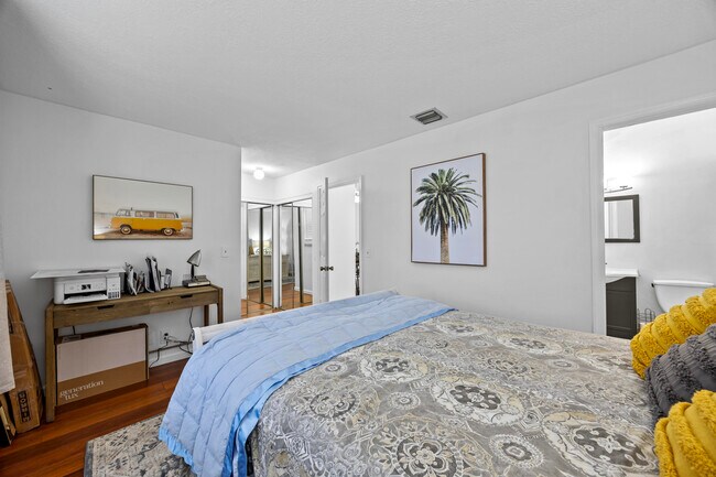 Building Photo - 15 Vía De Casas Sur