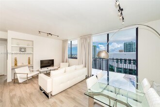 Building Photo - 999 SW 1st Ave