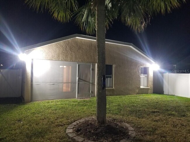 Building Photo - 11413 Crestlake Village Dr
