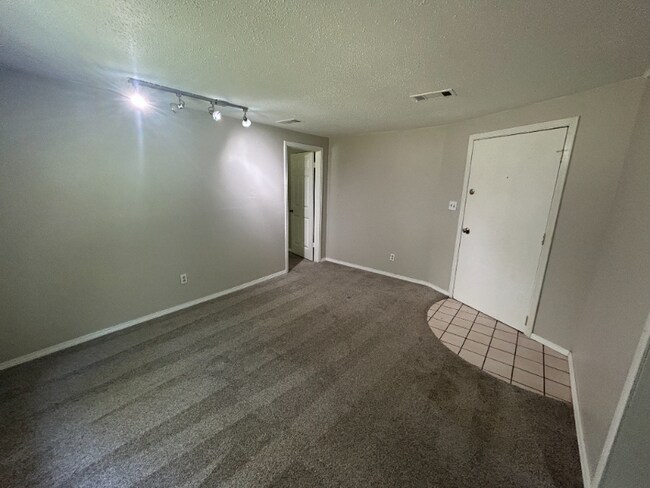 Foto del edificio - 8724 Ocean Springs Rd