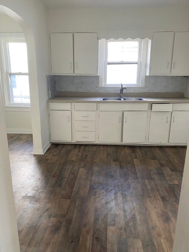 Foto principal - 3245 N Kenwood Ave