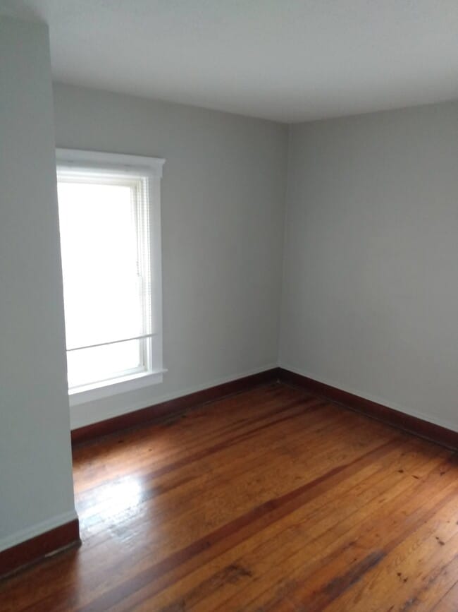 Building Photo - 329 5th St