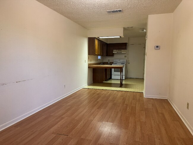 Building Photo - 1611 W Elm St