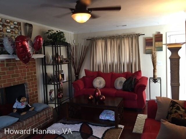 Building Photo - 2 br, 2.5 bath House - 400 S. Division Street