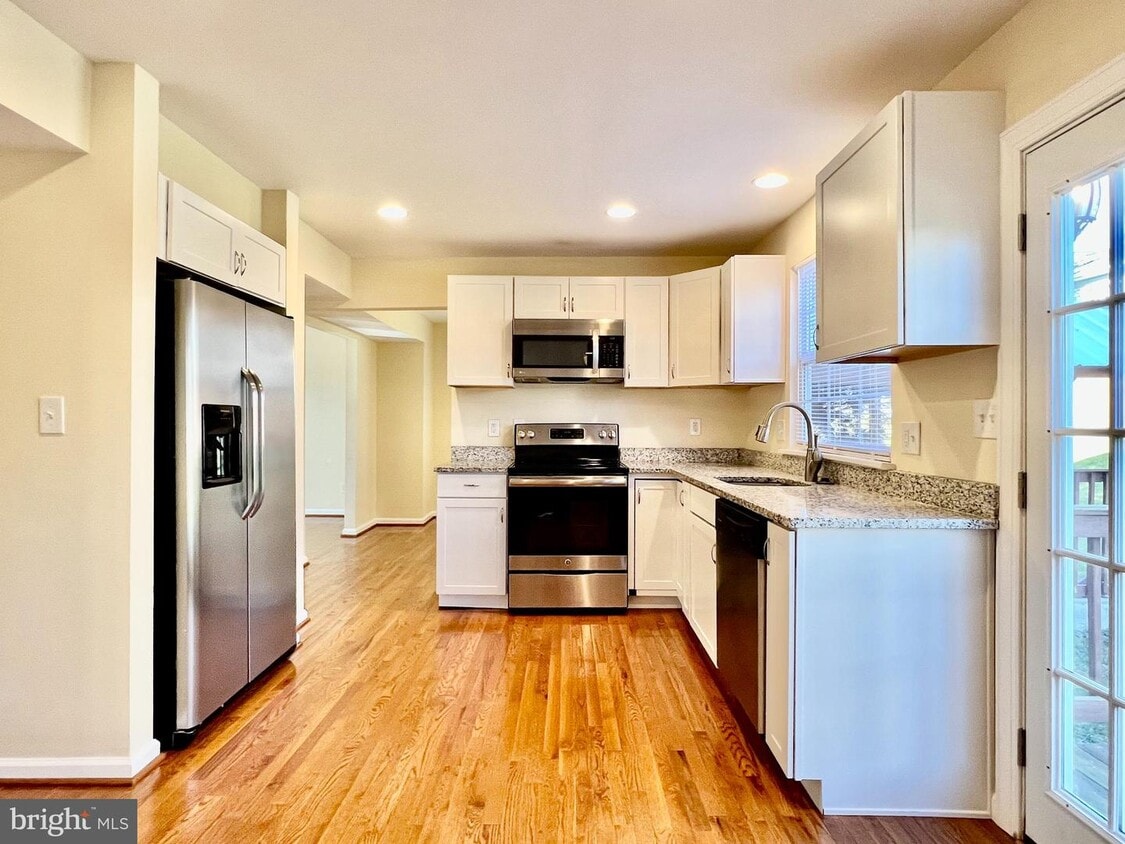 Primary Photo - 402 Chalmers Ave