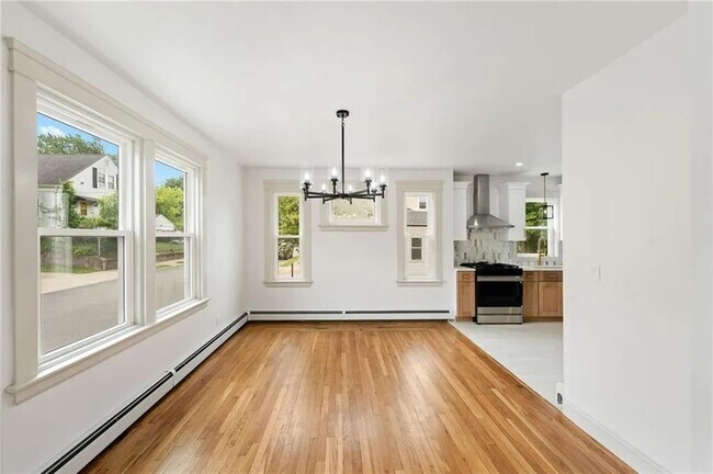 Foto del edificio - 1314 Chalkstone Ave