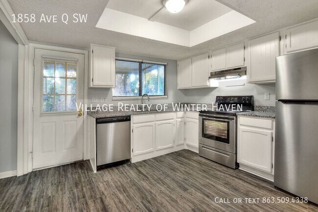 Building Photo - 2 Bedroom Townhouse with Views of County P...