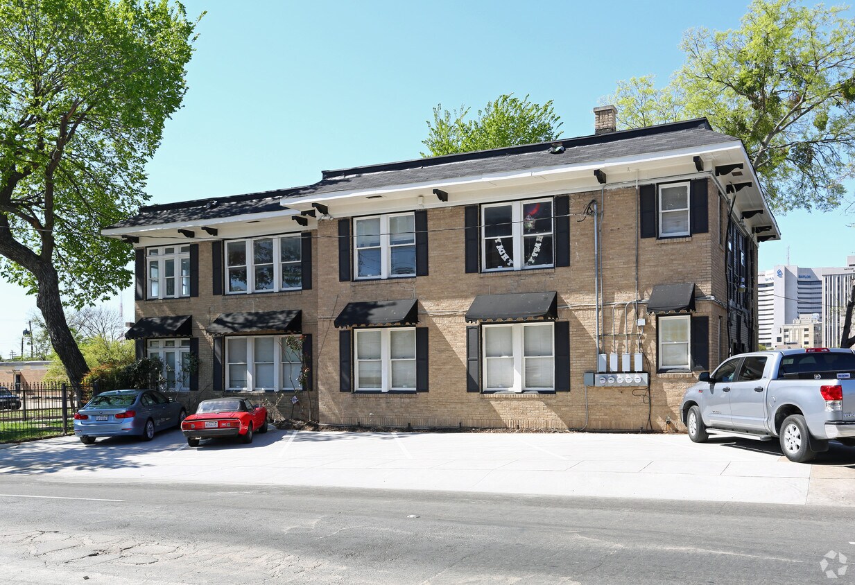 Building Photo - 4029-4035 Junius St