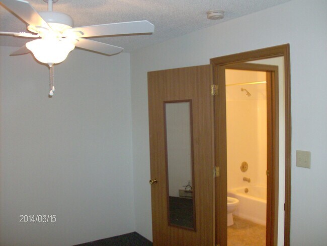 Foto del edificio - 1220 Saline Rd