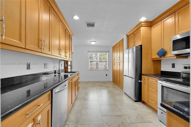 Building Photo - 5520 NW 49th Ave