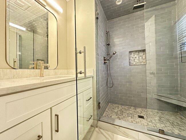 Foto del edificio - 572-574 Wedgewood Dr