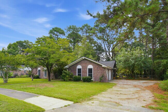 Foto del edificio - 2067 Dogwood Rd