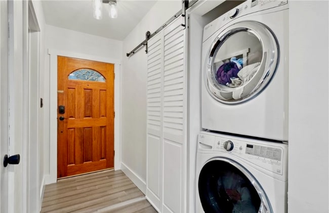 Building Photo - 19036 Plummer St