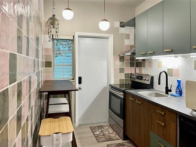 Building Photo - 1571 Pennsylvania Ave