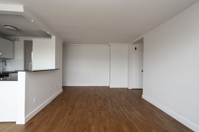 Building Photo - 265 Russell Hill Road