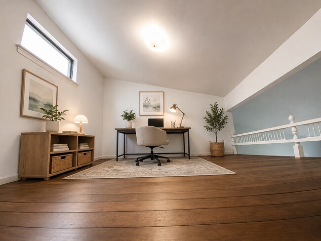 Desván - 89 Olcott Way