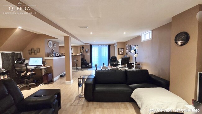 Photo du bâtiment - 1609 Burnside Dr