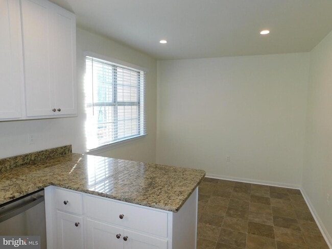 Building Photo - 3835 Ferrara Dr