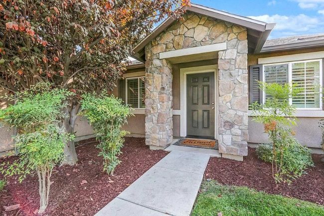 Building Photo - 2423 W Corvina Ave