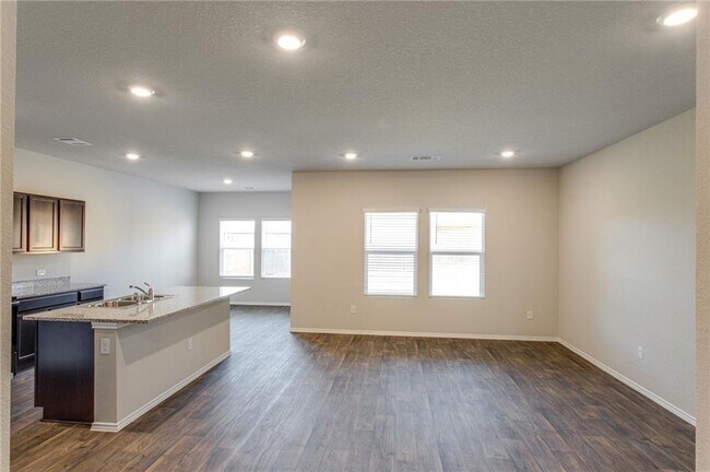 Foto del edificio - 15201 Siberian Elm Ln